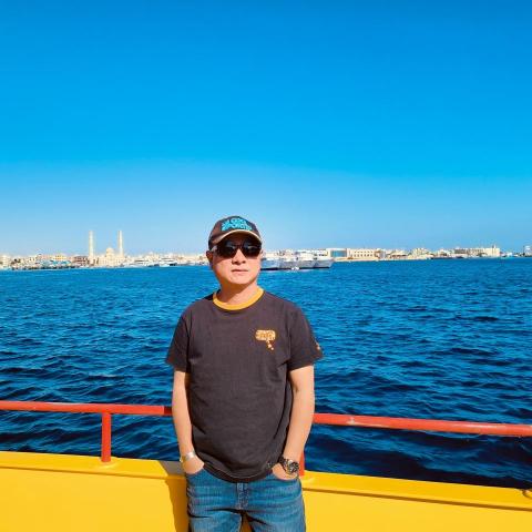 提供送機專車服務的專家曾必禎