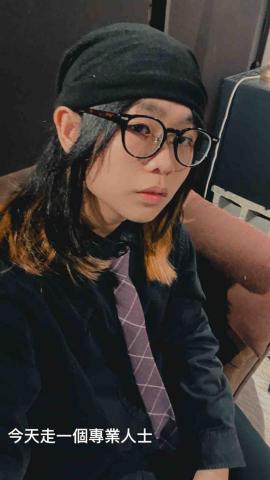 提供吉他換弦桃園服務的專家HEN簡照衡