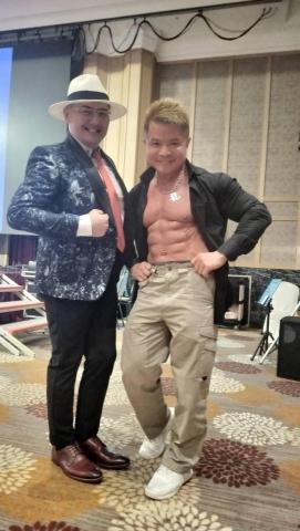 婚禮活動尾牙各式活動主持人毛麗人 - 主持婚禮後和國家健美代表選手合影