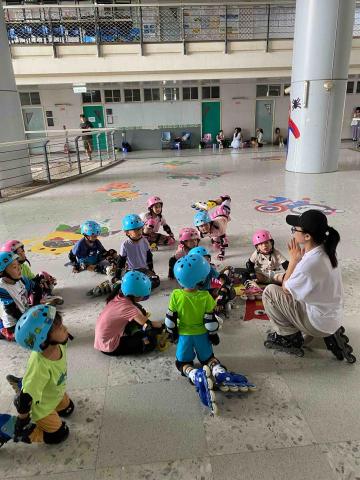 阿倫直排輪 - 空間很大不怕孩子們沒地方衝！