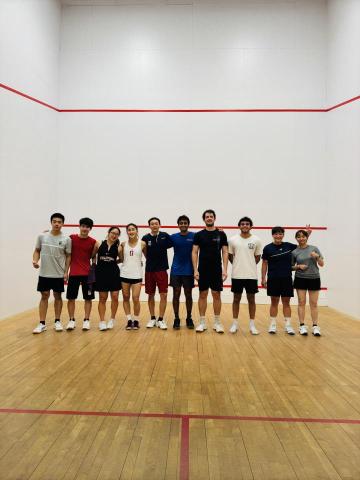 AJ Squash Academy - 許多國際上的球員，時常來台在AJ學院James教練帶領下訓練。

特別是在歐美區域，這樣的教學訓練系統是很昂貴，且不容易進入的。在外讀書的校隊球員或國際球員更是能體會這部分。