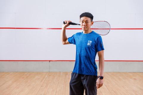 AJ Squash Academy - James 
在台灣打壁球超過25年
教學經驗也超過20年

對於壁球的熱忱+能看出學員細微動作。同時有規劃且流暢的訓練上課安排。

