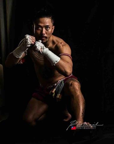 泰拳教練哥佶拉 - 