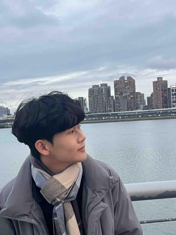 提供112數b服務的專家周稼富