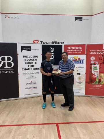 AJ Squash Academy - James目前是唯一在壁球國際賽擁有最佳成績的球員。

在教學上，同時也要求自己能做到最好。希望每個學生能在放鬆、專業的訓練課程上成長。