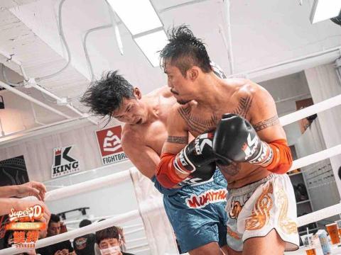 泰拳教練哥佶拉 - 