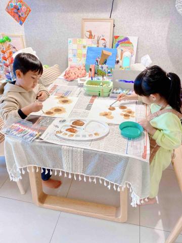 愛瑪老師 - 一起自由畫畫