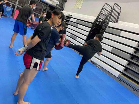 佳燁教練_現役泰拳、踢拳國手 - 