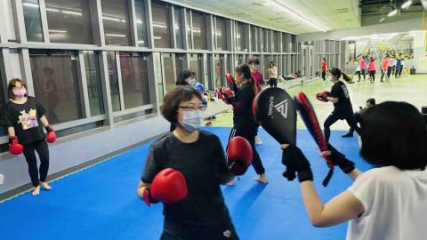 佳燁教練_現役泰拳、踢拳國手 - 