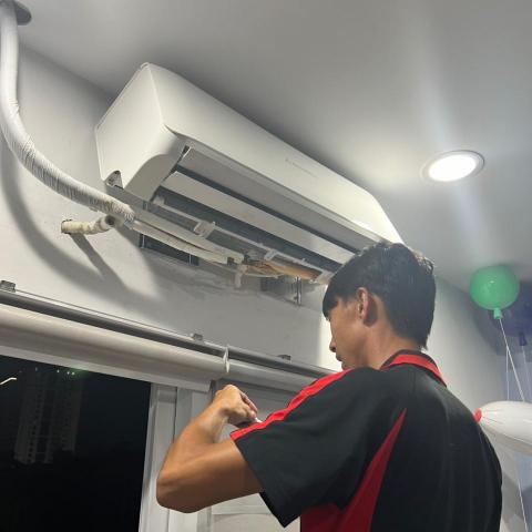 提供空調安裝服務的專家Nicky