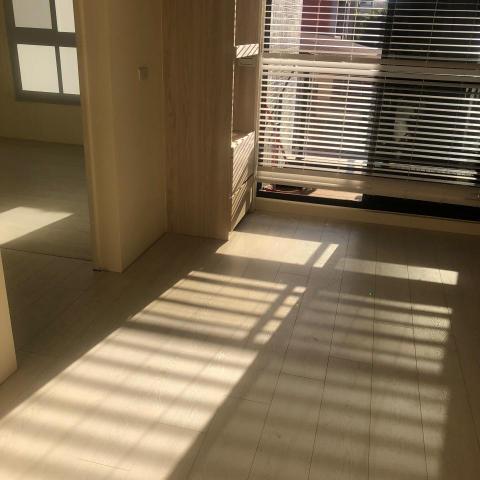 提供木地板服務的專家地板維修工程