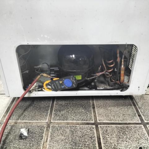 簡宇 - 全凍臥櫃壓縮機漏冷煤太久導至壓縮機卡死，維修換壓縮機搞定