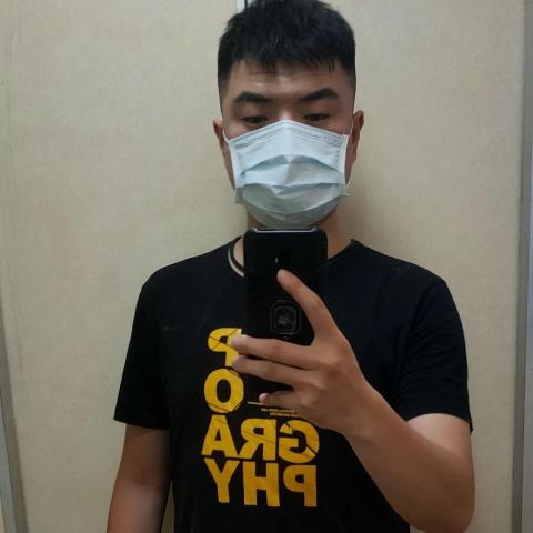 提供刮痧刀服務的專家李宏緯