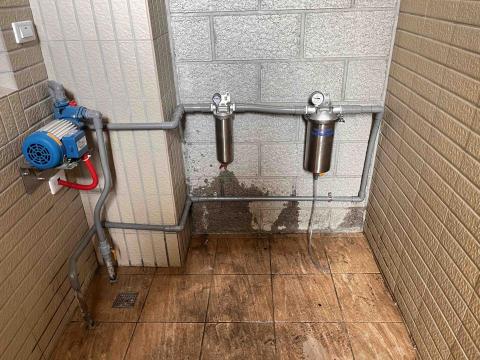 巨龍水電 - 幫客戶安裝軟水過濾係統