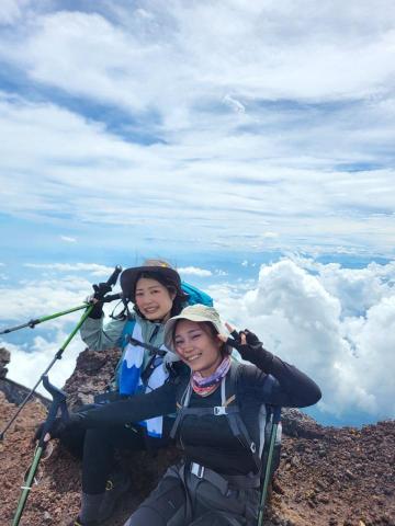 潘怡蓁 - 和日本好友一起完登日本聖山：富士山！