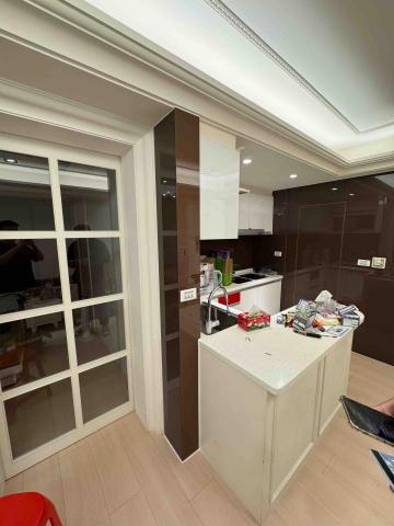 莊子緯 - 5mm強化烤漆玻璃
挖插座孔、L角