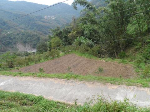 楊銘武 - 農地 翻耕