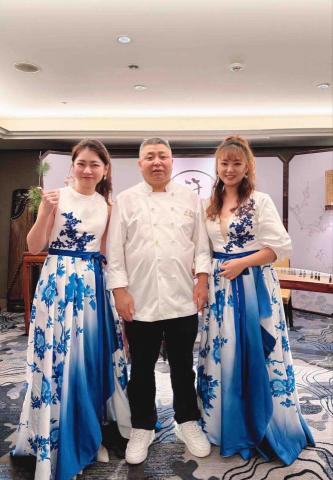 音樂旅人 Music Voyager - 喜來登請客樓・成都米其林一星「許家菜」客座饗宴,與許主廚合照 音樂旅人 Music Voyager - 喜來登請客樓・成都米其林一星「許家菜」客座饗宴,與許主廚合照