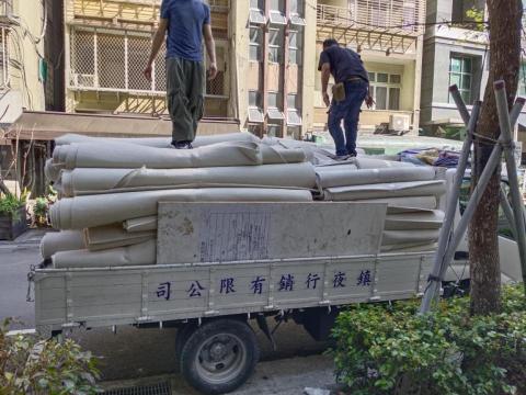 葉浡紳/廢棄物清運 - 活動結束，地毯清運