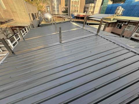 裕馨金屬工程行 - 鐵皮屋+平台基座