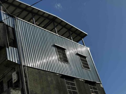 裕馨金屬工程行 - 白鐵外牆鐵衣