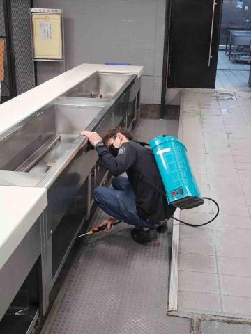 綠巨人消毒 - 廚房餐台背板噴藥