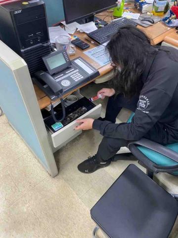 綠巨人消毒 - 辦公室座位點餌膠