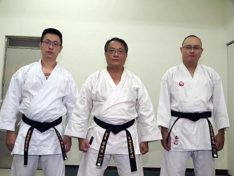 冶心塾空手道舘 - 開舘舘員合影