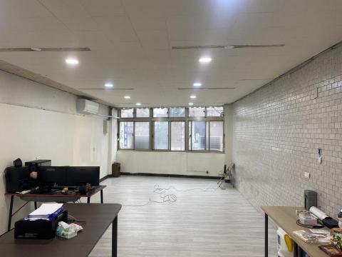 騰泰工程行 - 辦公室電燈更換