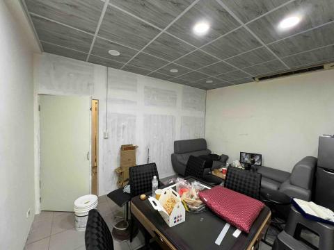 帝國油漆 - 粉刷前（去年回台灣放假接的一個小工作）