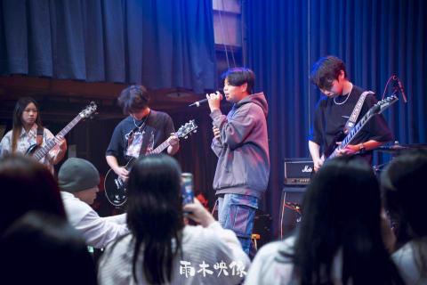 提供唱歌唱歌服務的專家許宸豪