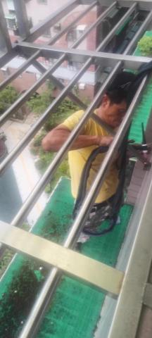 誠豐金屬工程行 - 颱風前趕緊...防盜窗加固