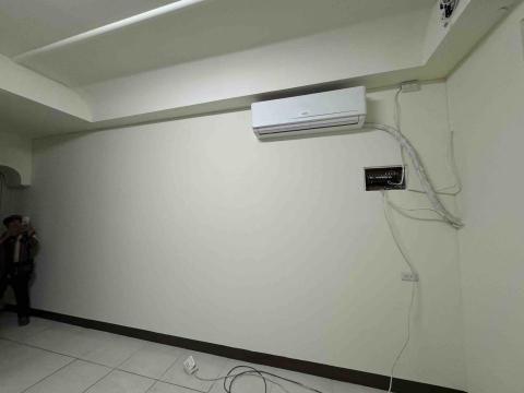 立成工程行 - 全面批土研磨上面漆