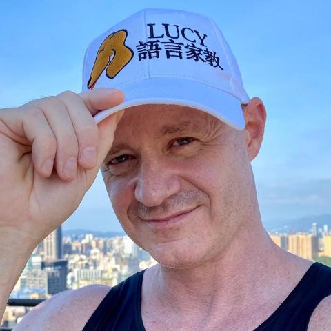 提供翻译i服務的專家Scott Cole