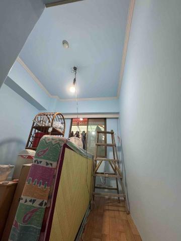 立成工程行 - 舊式公寓親子房 （牆面蜘蛛網裂. 釘孔 . 牆面不平. ） 
修繕完成  線板跳色