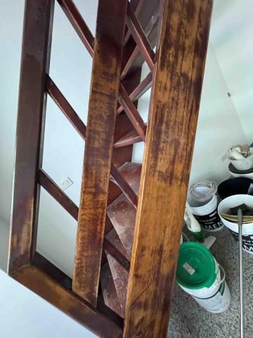 立成工程行 - 樓中樓 舊式木質樓梯 褪色 （ 修補前 ）