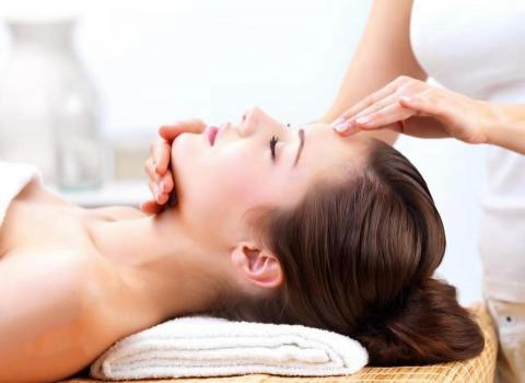 悅心苑 - 美容護膚：客製化保養療程，深層清潔、亮白水嫩，重現透亮肌膚