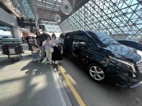 木可小客車專業接送 - 專業機場接送旅遊包車