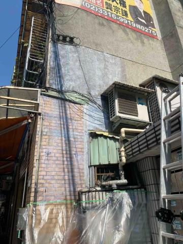 阮先生 - 外牆圖防水施工中