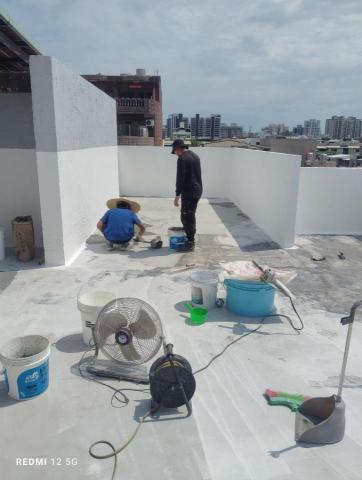 邑光防水隔熱工程 - 高雄三民區民宅施工案例（施工中-地面整理）