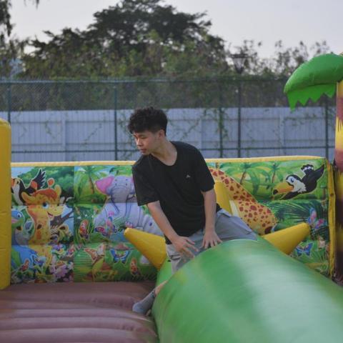 提供實驗課服務的專家謝明勳