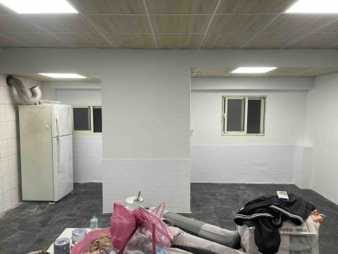 亮昶油漆 - 磁磚改色、新封板施作、舊牆修補、壁癌處理後-1