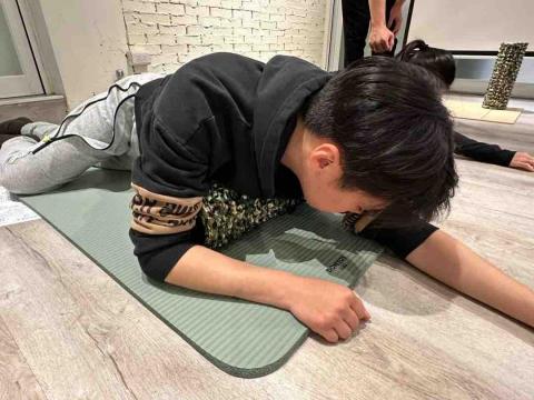 陳威宇 - 教導如何做筋膜放鬆