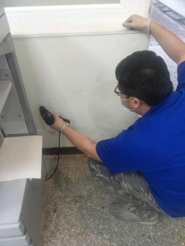 環悅嚴潔-專營桃園白蟻防治 - 白蟻防治-牆壁打洞灌藥，孔徑2mm，每孔距離30-50cm