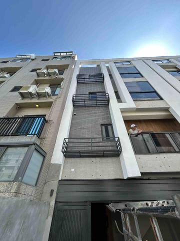 秦振企業社-鍾興龍 - 竹南大埔-智豐曜日（白鐵烤漆冷氣架）