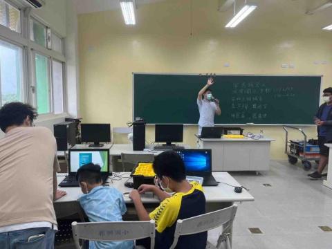 林宥富 - 樂高講師