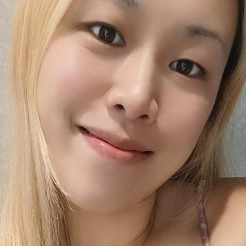 提供法文服務的專家覃雅雯