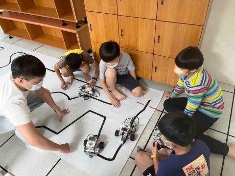 林宥富 - 自走車教學