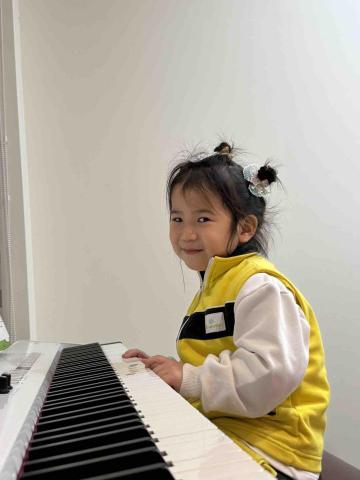 小提琴、鋼琴、音樂律動團體班 - 