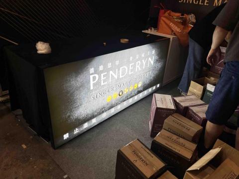 世偉工藝社 - 卡布燈箱